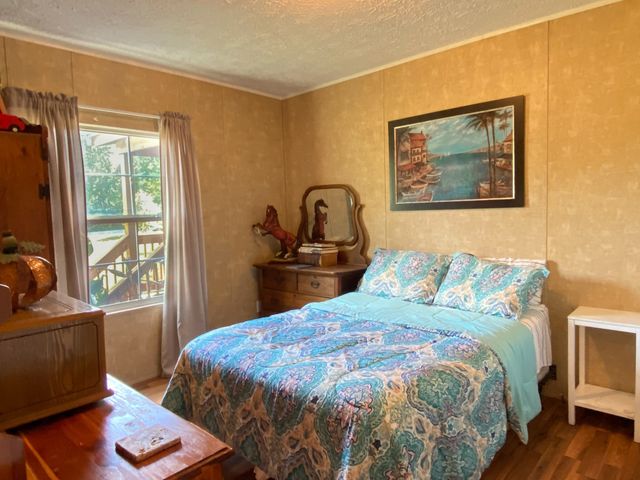 1260 Toy Denny Rd, Bradyville, TN 37026