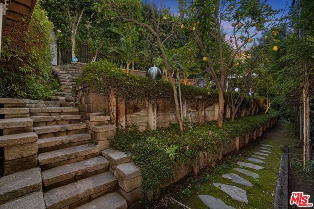 2250 Nichols Canyon Road, Los Angeles, CA 90046