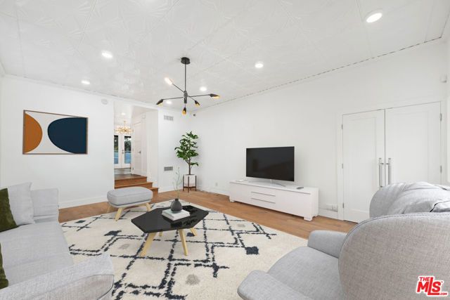 2250 Nichols Canyon Road, Los Angeles, CA 90046