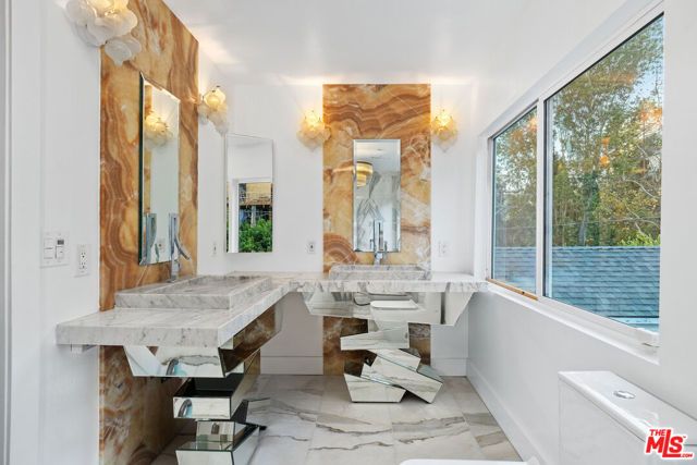 2250 Nichols Canyon Road, Los Angeles, CA 90046