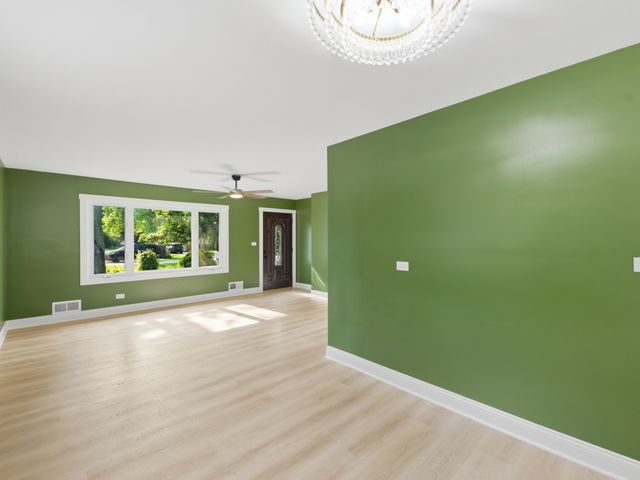 5905 Lee Avenue, Downers Grove, IL 60516
