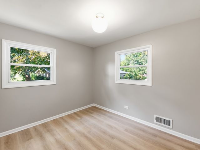 5905 Lee Avenue, Downers Grove, IL 60516
