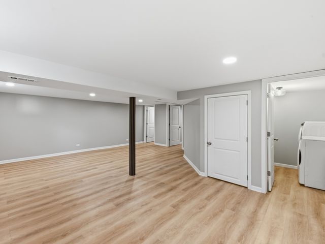 5905 Lee Avenue, Downers Grove, IL 60516