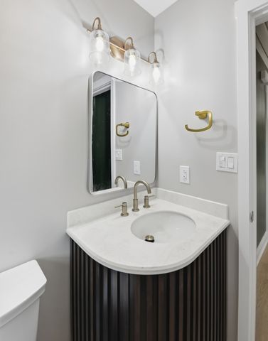 5905 Lee Avenue, Downers Grove, IL 60516