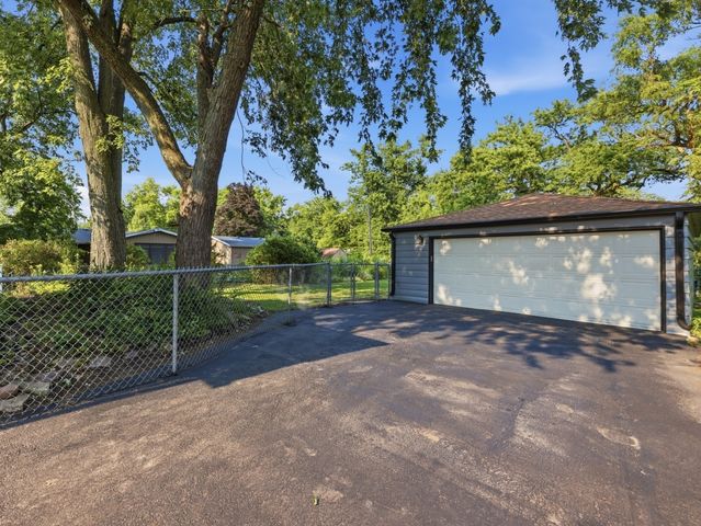 5905 Lee Avenue, Downers Grove, IL 60516