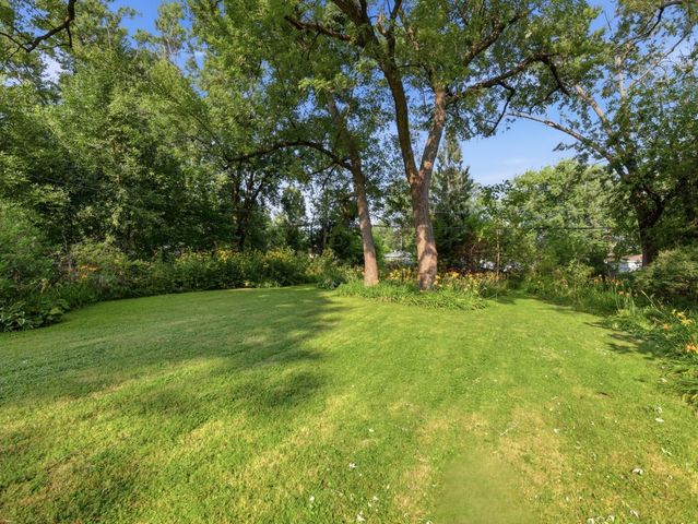 5905 Lee Avenue, Downers Grove, IL 60516