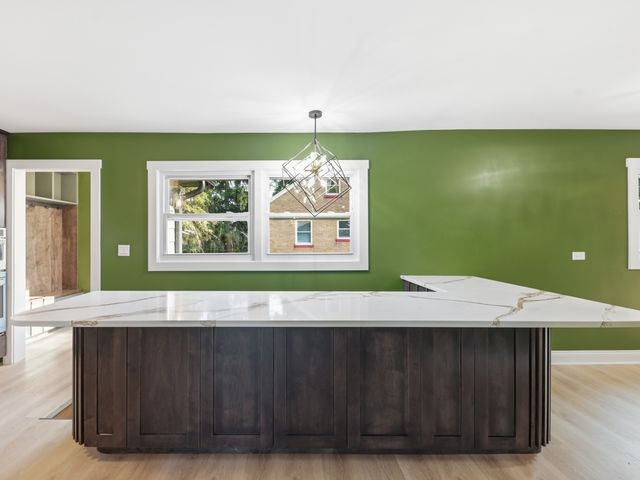 5905 Lee Avenue, Downers Grove, IL 60516