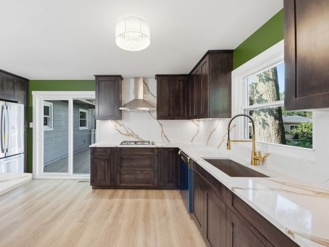 5905 Lee Avenue, Downers Grove, IL 60516