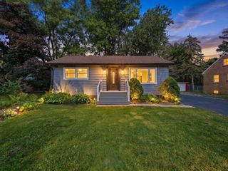 5905 Lee Avenue, Downers Grove, IL 60516