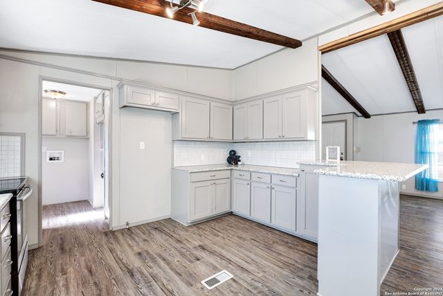 18066 La Gloria Rd, Elmendorf, TX 78112