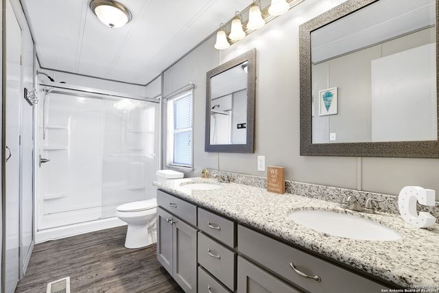 18066 La Gloria Rd, Elmendorf, TX 78112