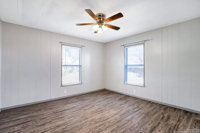 18066 La Gloria Rd, Elmendorf, TX 78112