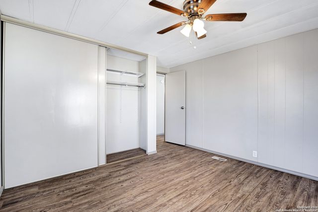 18066 La Gloria Rd, Elmendorf, TX 78112