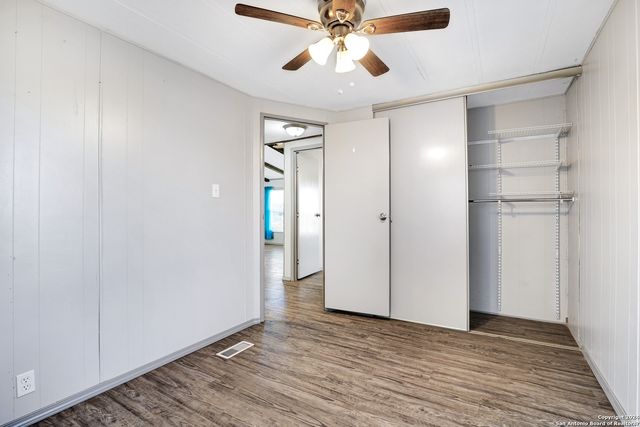 18066 La Gloria Rd, Elmendorf, TX 78112