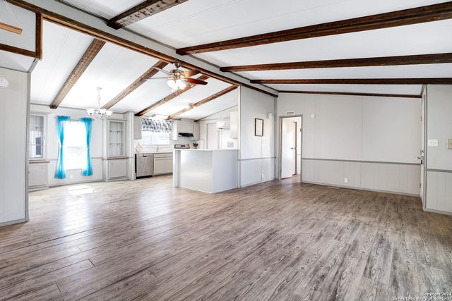 18066 La Gloria Rd, Elmendorf, TX 78112