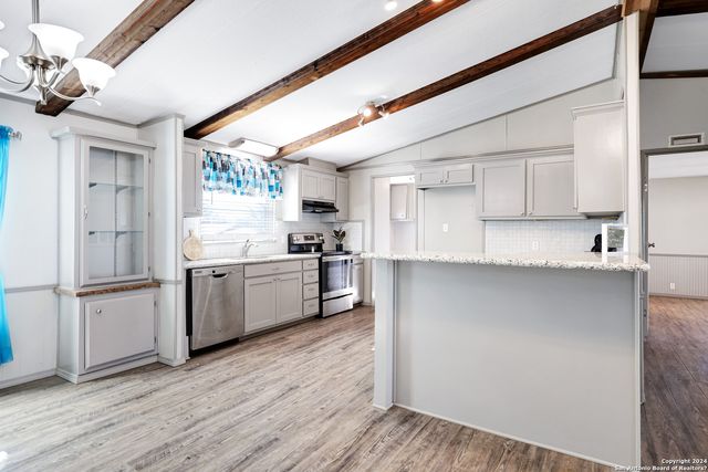 18066 La Gloria Rd, Elmendorf, TX 78112