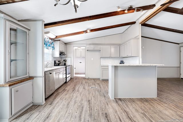 18066 La Gloria Rd, Elmendorf, TX 78112