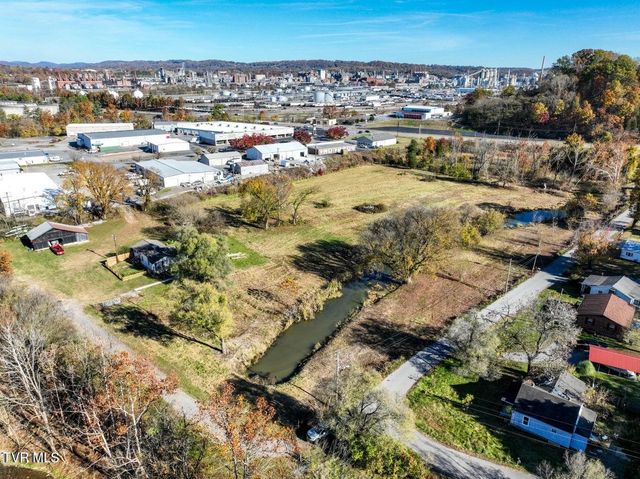 1004 South Wilcox Drive, Kingsport, TN 37660