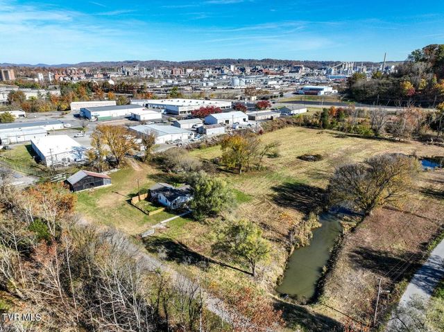 1004 South Wilcox Drive, Kingsport, TN 37660