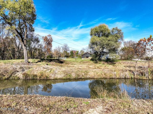1004 South Wilcox Drive, Kingsport, TN 37660