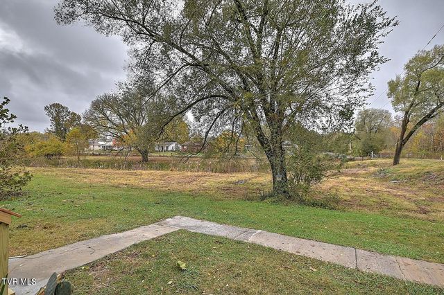 1004 South Wilcox Drive, Kingsport, TN 37660