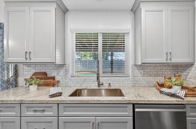 1235 W Dyer, Fresno, CA 93711