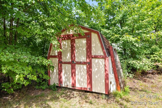 10440 90th Avenue, Morton Twp, MI 49332