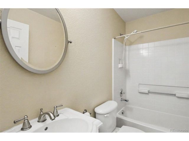 8150 S Mobile Way, Englewood, CO 80112