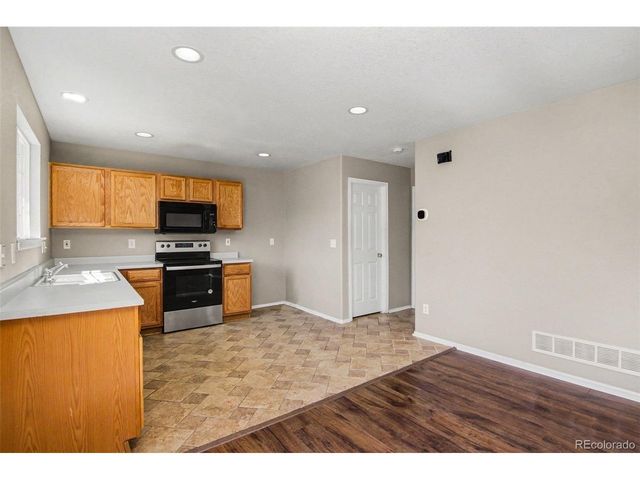 8150 S Mobile Way, Englewood, CO 80112
