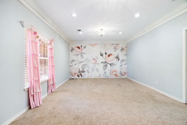 3035 Oak Creek Drive, Paris, TX 75462