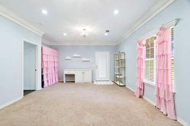 3035 Oak Creek Drive, Paris, TX 75462