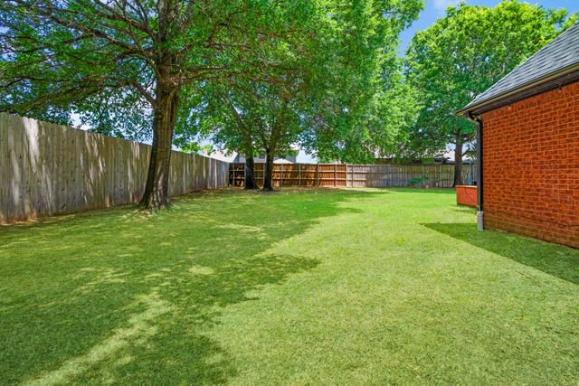 3035 Oak Creek Drive, Paris, TX 75462
