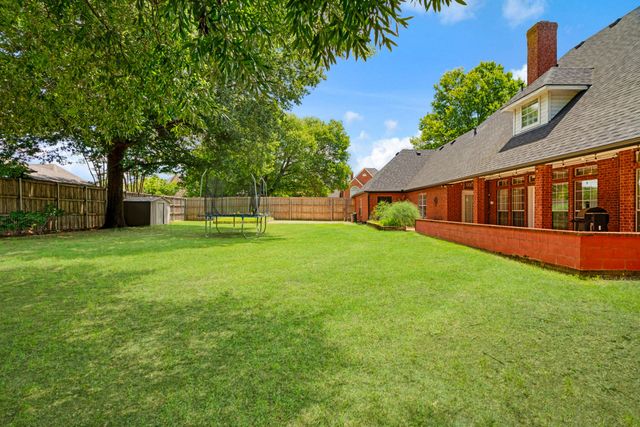 3035 Oak Creek Drive, Paris, TX 75462