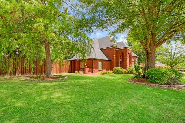 3035 Oak Creek Drive, Paris, TX 75462