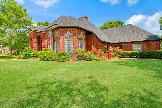 3035 Oak Creek Drive, Paris, TX 75462