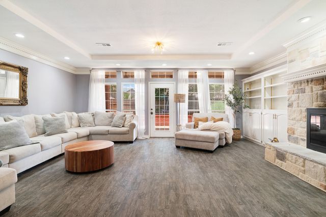 3035 Oak Creek Drive, Paris, TX 75462