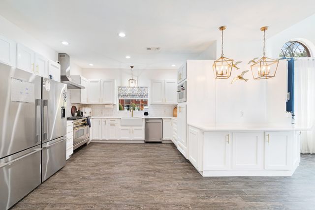 3035 Oak Creek Drive, Paris, TX 75462