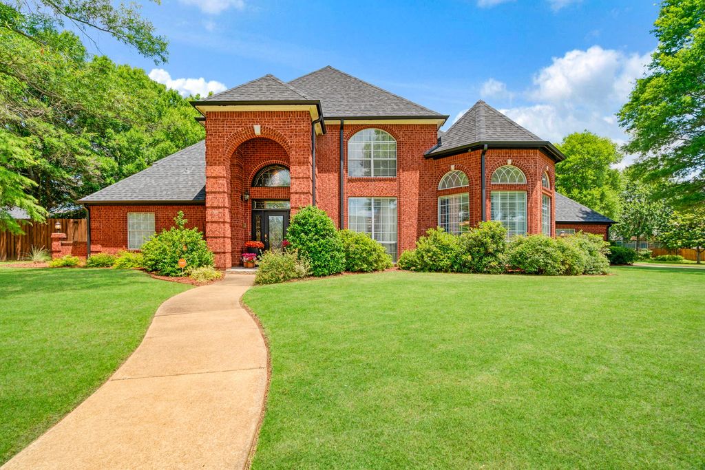 3035 Oak Creek Drive, Paris, TX 75462