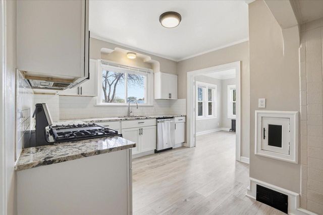 4709 W Leon TERRACE, Milwaukee, WI 53216