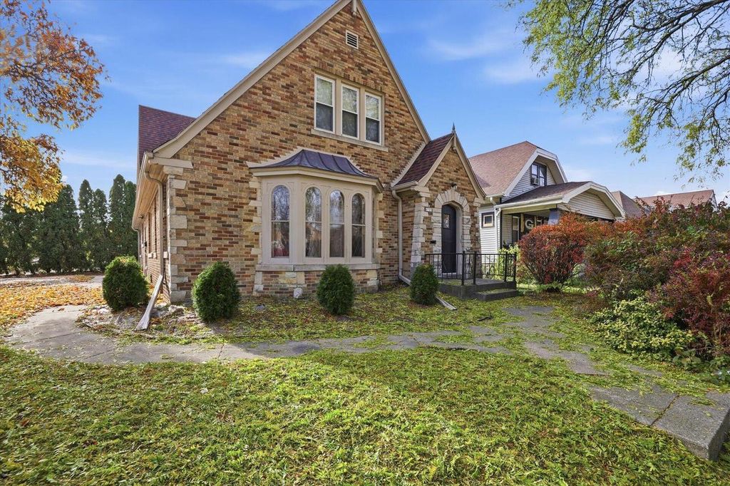 4709 W Leon TERRACE, Milwaukee, WI 53216