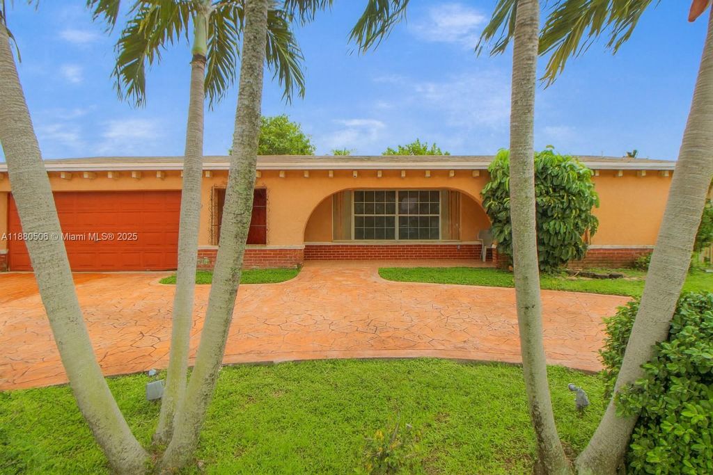 8930 NW 11th St, Pembroke Pines, FL 33024