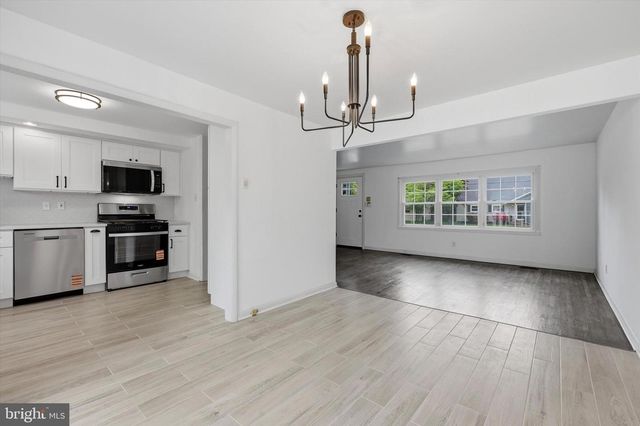 24 BARCLAY DR, Pennsville, NJ 08070