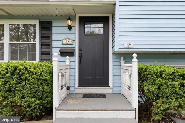 24 BARCLAY DR, Pennsville, NJ 08070