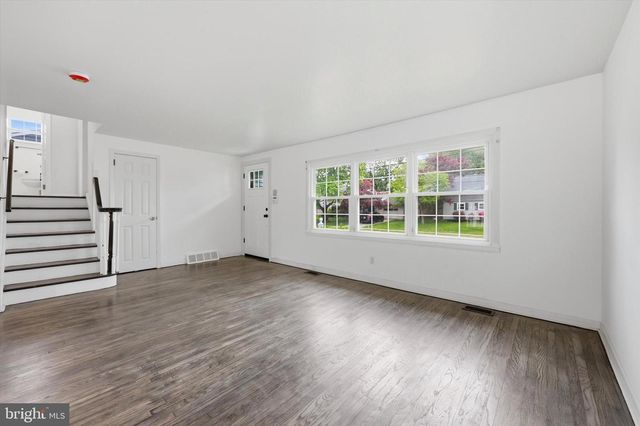 24 BARCLAY DR, Pennsville, NJ 08070