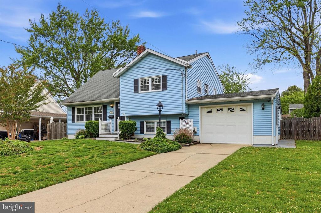 24 BARCLAY DR, Pennsville, NJ 08070