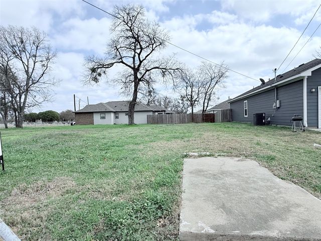 3307 Travis Street, Greenville, TX 75401