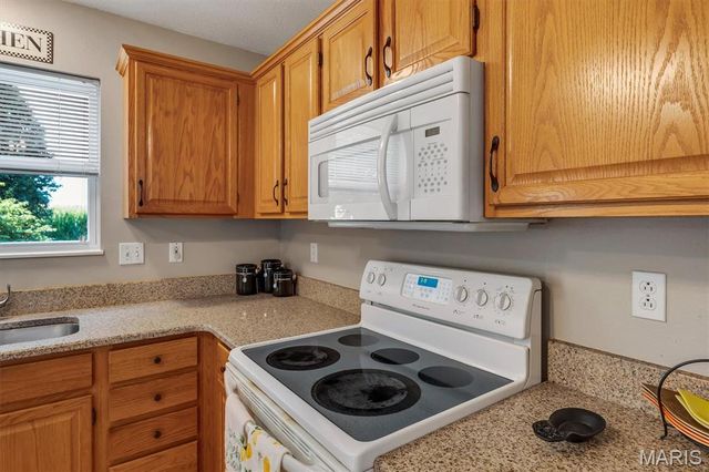 908 Amesbury Court, Belleville, IL 62221