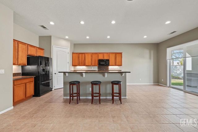 5704 Wisteria Valley Road, Bakersfield, CA 93306