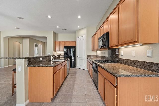 5704 Wisteria Valley Road, Bakersfield, CA 93306