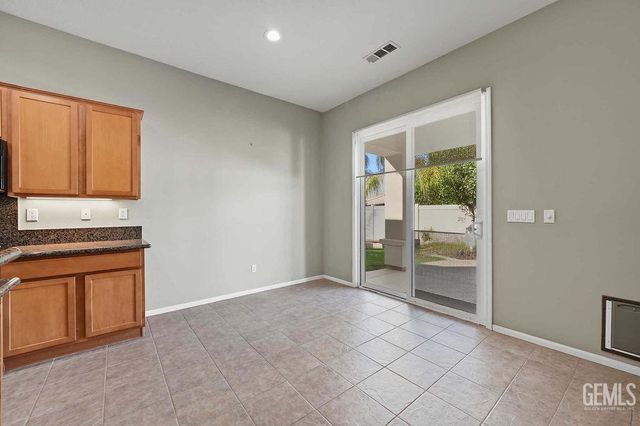 5704 Wisteria Valley Road, Bakersfield, CA 93306